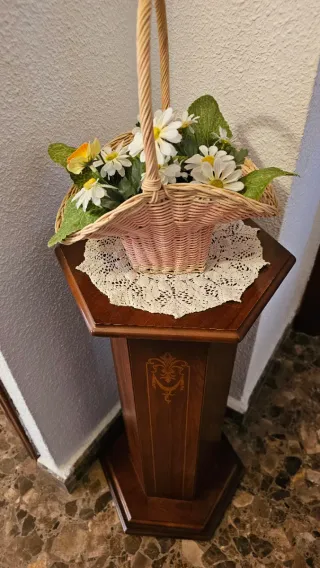 Columna decorativa de madera