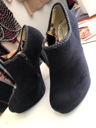 Botines negros con forro animal print