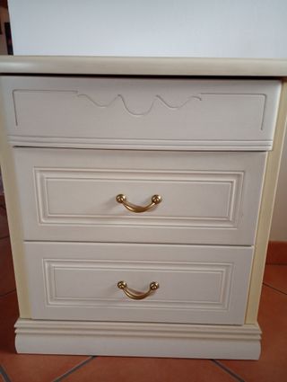 Comodino 3 cassetti beige