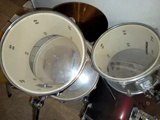 Batería acústica completa.