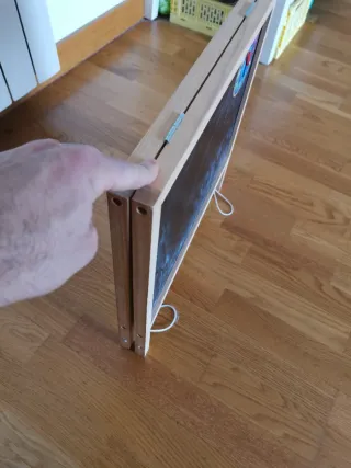 Pizarra infantil de madera con reloj