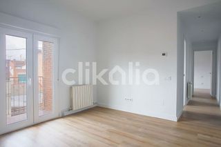 Piso en alquiler en Pradolongo en Madrid
