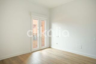 Piso en alquiler en Pradolongo en Madrid