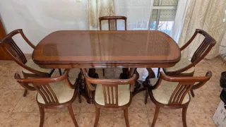 Mesa de comedor de madera con 6 sillas