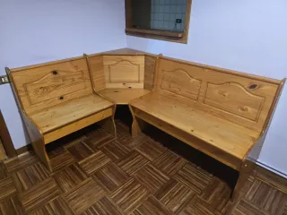 Mesa con banco y sillas rinconera