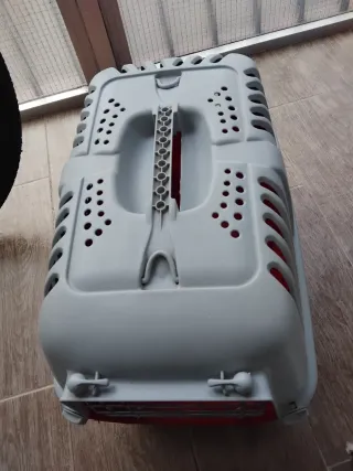 Transportín perro pequeño gris y rojo