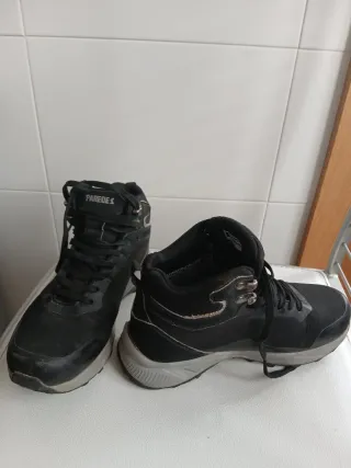 Botas de montaña Paredes negras