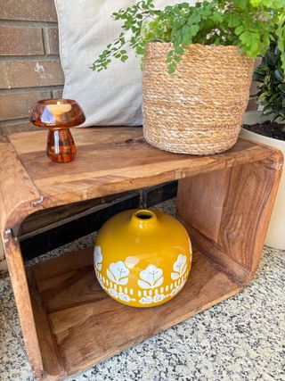 Mesita de madera maciza