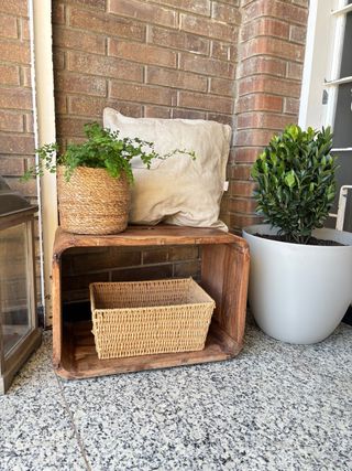 Mesita de madera maciza