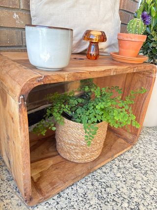 Mesita de madera maciza