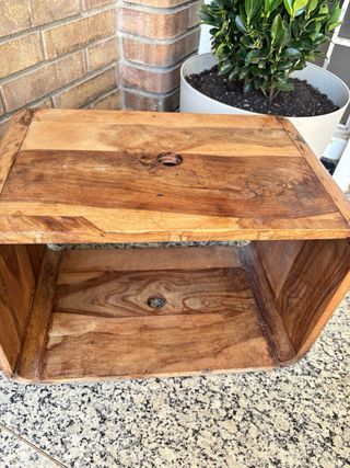 Mesita de madera maciza