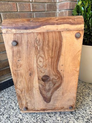 Mesita de madera maciza