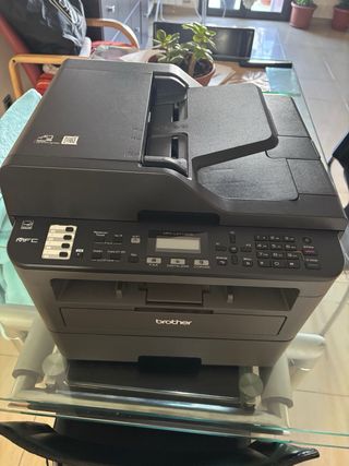 Impresora Brother MFC-L2710DW casi nueva