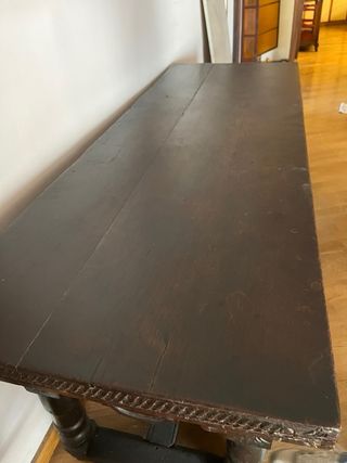 Mueble antiguo de madera tallada