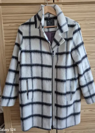 Abrigo cuadros lana blanco y gris