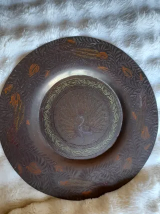 Plato antiguo bronce pavo real
