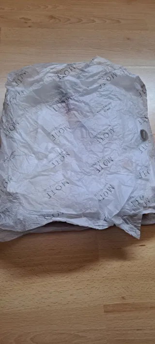 Vestido blanco plisado bordado floral