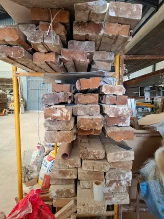 Tablones de madera rústica de movila vieja de