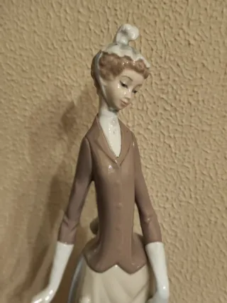 Figura Lladró Mujer con Perro