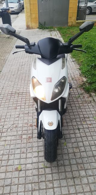 Derbi Variant Sport 125 Blanca
