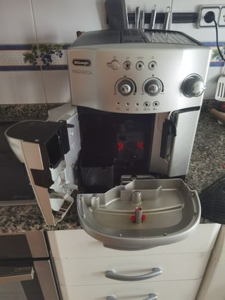 Cafetera DeLonghi Magnifica Plata