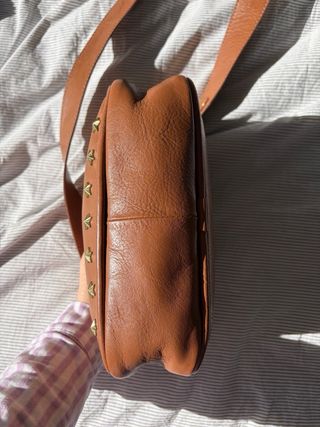 Bolso marrón MERCULES con tachuelas