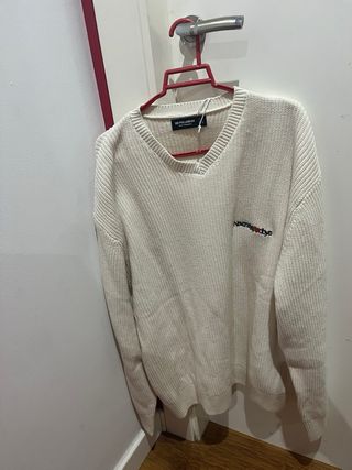 Jersey Pull&Bear blanco cuello pico