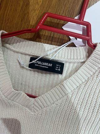 Jersey Pull&Bear blanco cuello pico
