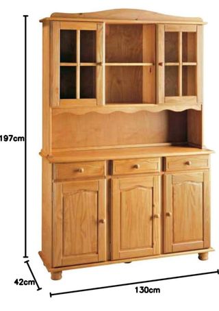 Alacena de madera con puertas