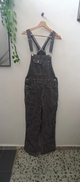 Peto de rayas negro y blanco