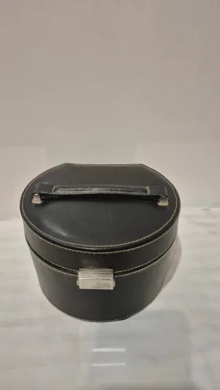 Joyero ovalado negro y beige