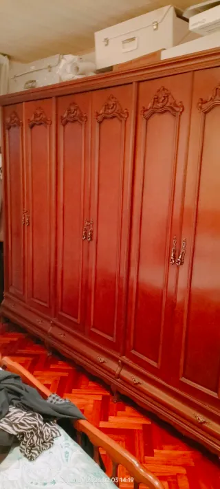 Armario de madera de 6 puertas