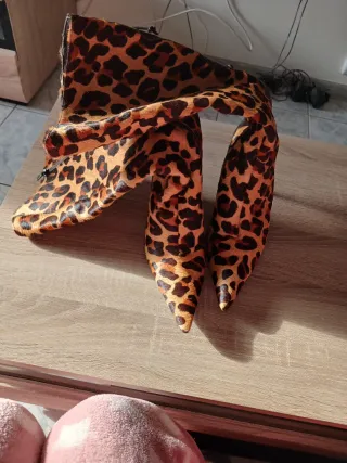 Botas de piel y pelo con estampado animal