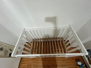 Cuna de bebé blanca