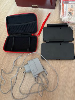 Nintendo 3DS Roja + 4 Juegos