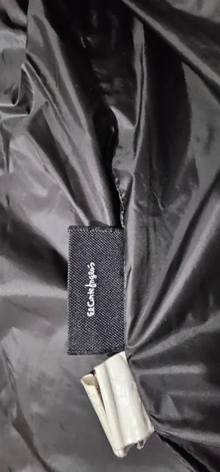 Abrigo de plumas negro mujer.