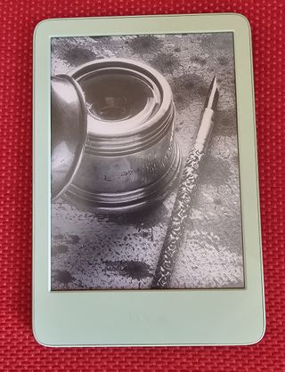 Kindle Amazon Verde con Custodia Rossa