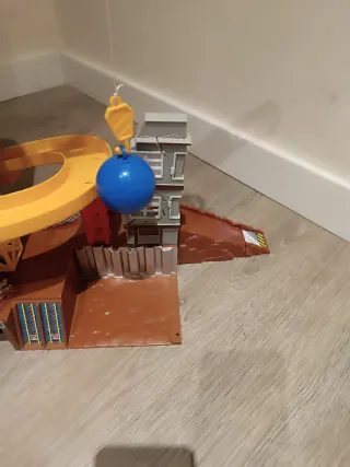 Sitio de construcción con accesorios