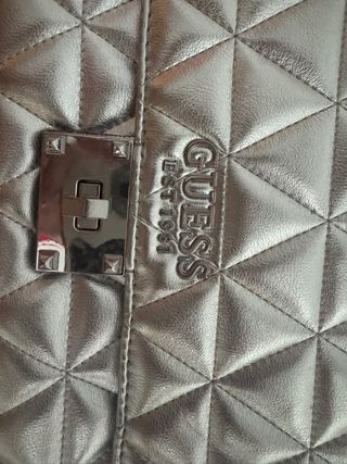 Bolso Guess Plateado Acolchado