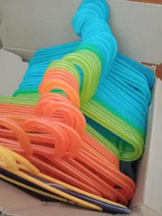 47 Perchas Plástico Colores Ikea