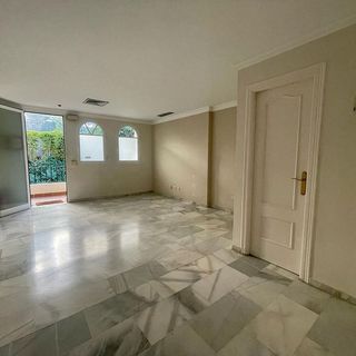 Oficina en venta en Los Naranjos - Las Brisas en Marbella