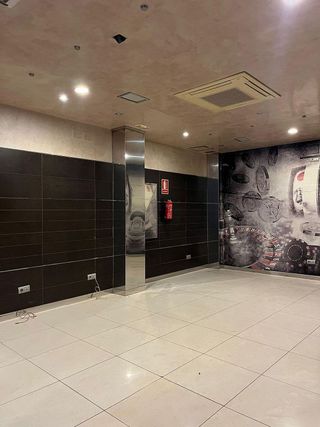 Edificio en venta en Carmona