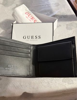 Cartera Guess Negra Monograma