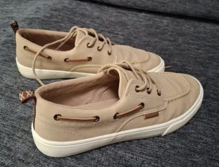 Zapatos náuticos de Lefties para niño talla 37.