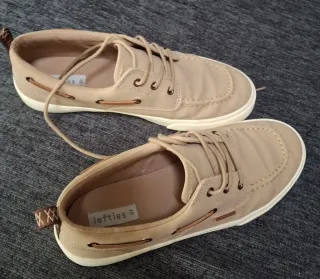 Zapatos náuticos de Lefties para niño talla 37.