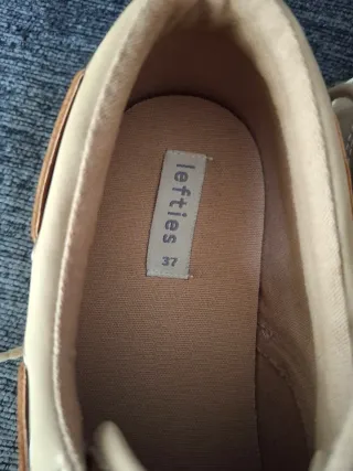 Zapatos náuticos de Lefties para niño talla 37.