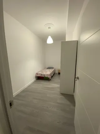 Se alquila habitación