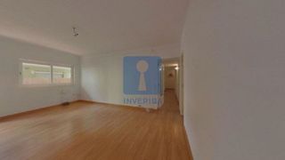 Piso en venta en La Font de la Guatlla en Barcelona