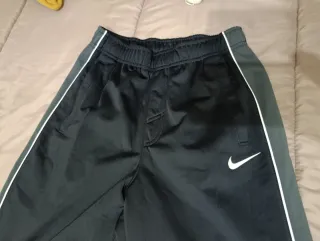 Pantalón Nike niño original,negro, Corte Recto
