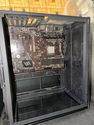 Caja PC Lian Li con Placa Base y Procesador